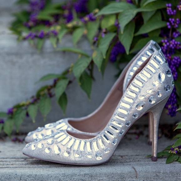 Steve Madden Shoes - STEVE MADDEN Galactik Gold Rhinestone Heels 8